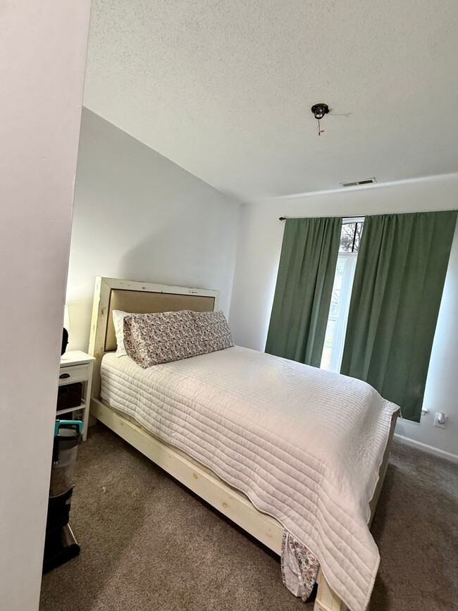 Building Photo - 3BD/2BA Updated Ranch on a Wooded Lot- Two...