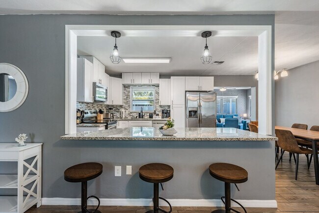 Building Photo - 3442 Azalea Pl