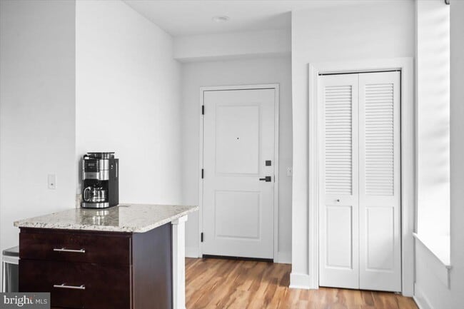 Building Photo - 231 State St