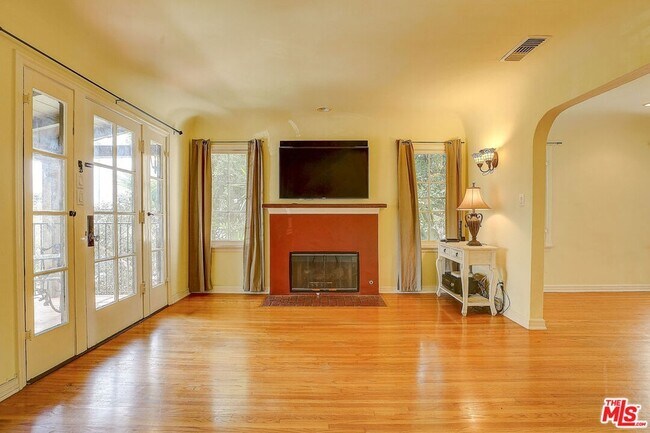 Building Photo - 10567 Ayres Ave