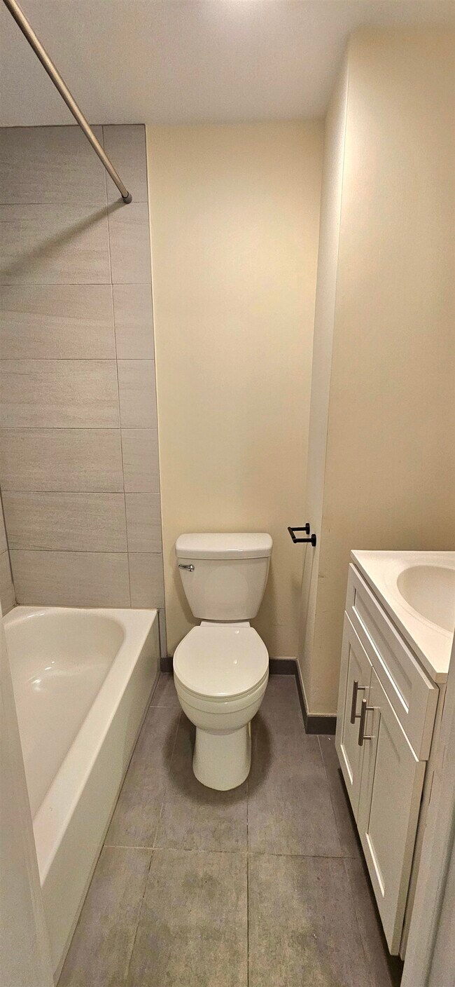 Building Photo - 327 Jackson St