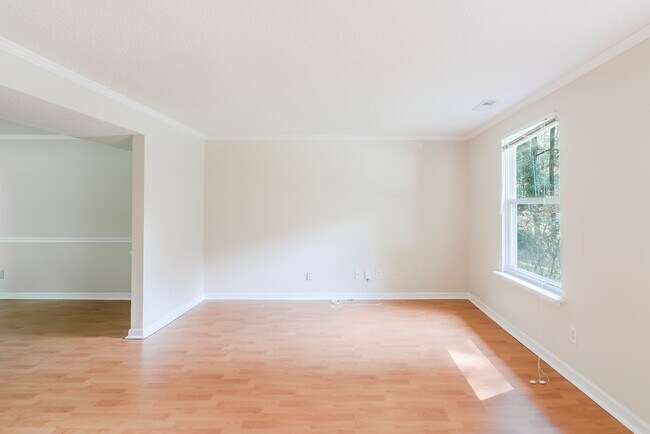 Building Photo - Spacious 3 bedroom home in desirable SW Durham! Super dog friendly with large fenced yard!
