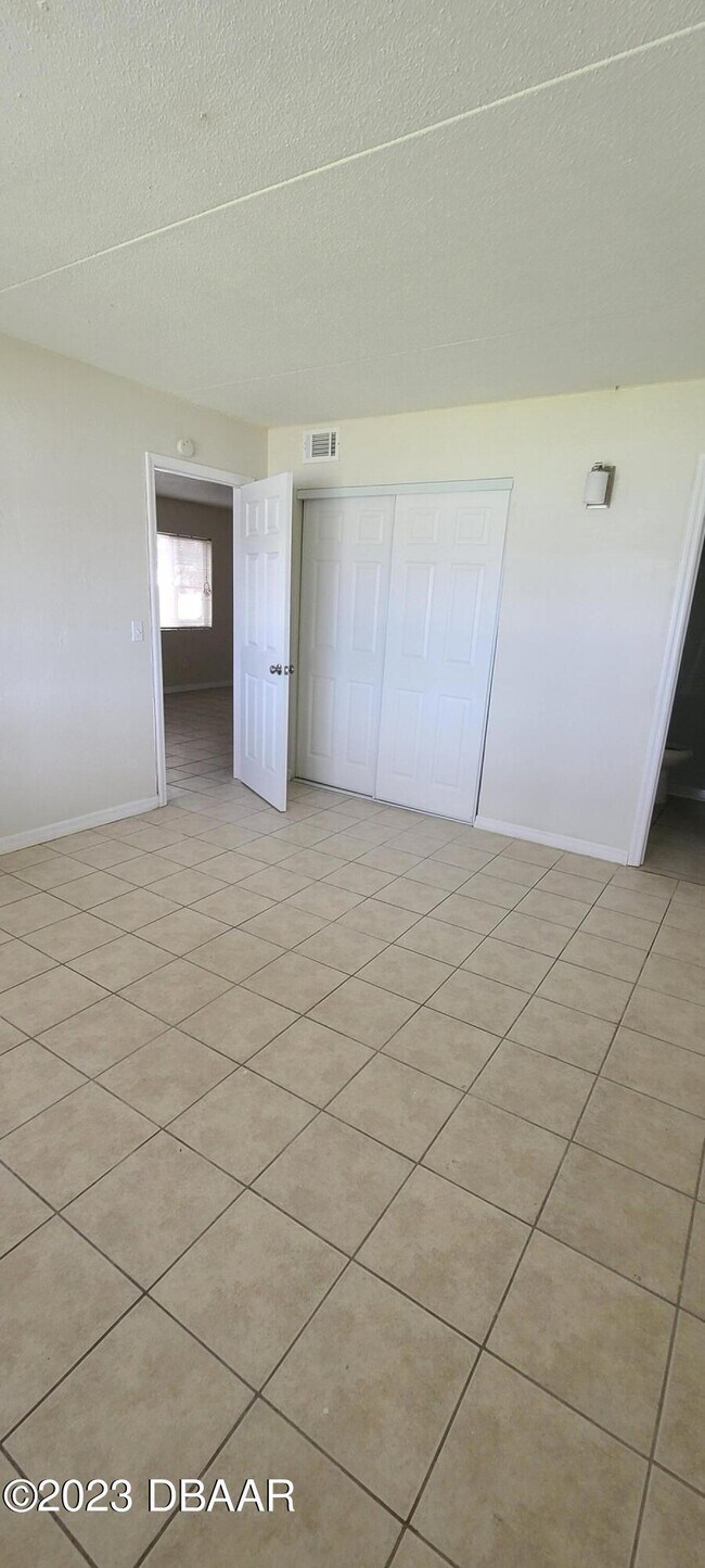 Building Photo - 415 N Halifax Ave