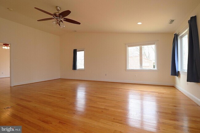 Building Photo - 118 Quaint Acres Dr