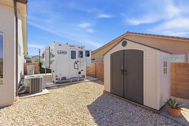 Building Photo - Brio Beauty! 3 Bedroom Home with View and RV Parking!