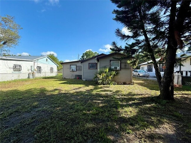 Building Photo - 3505 E Shadowlawn Ave