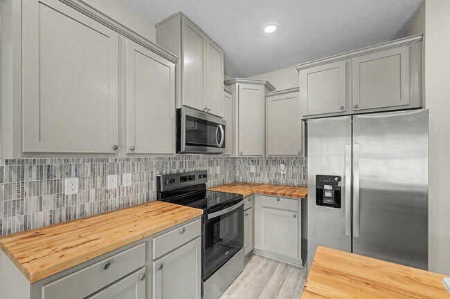 Building Photo - 9055 Golden Eye Dr
