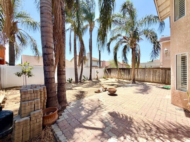 Building Photo - Open-Concept 3 Bedroom 2.5 Bathroom Home with Soaring Ceilings & Spacious Backyard