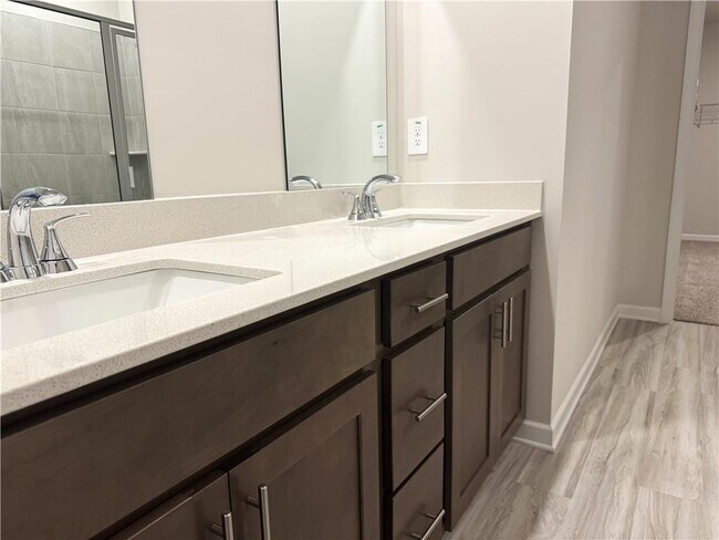 Building Photo - 823 Misty Holw Trl