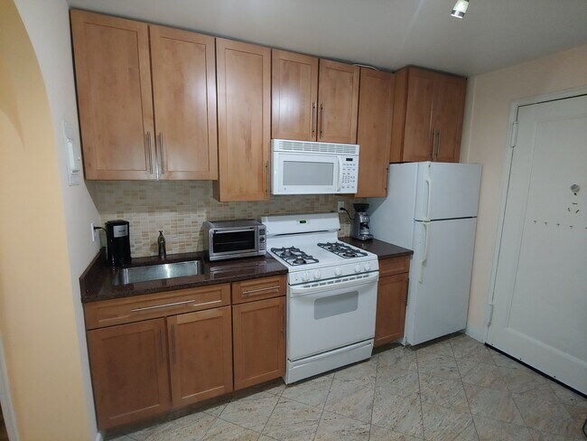 kitchen /dining room - 10534 65th Ave