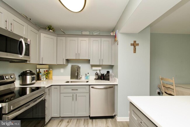 Building Photo - 9885 Burke Pond Ct