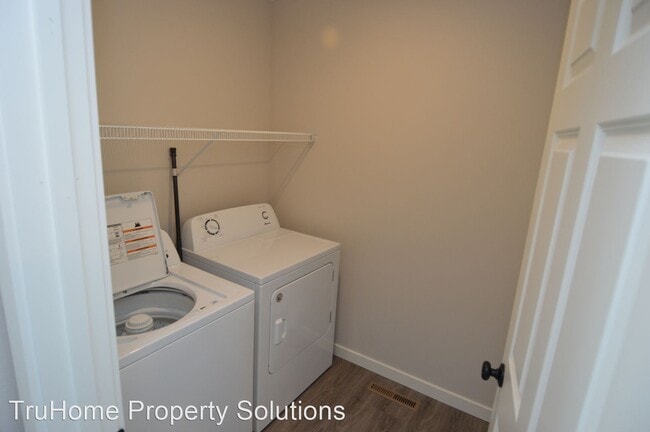 Building Photo - 3 br, 3.5 bath House - 1079 Thames Court