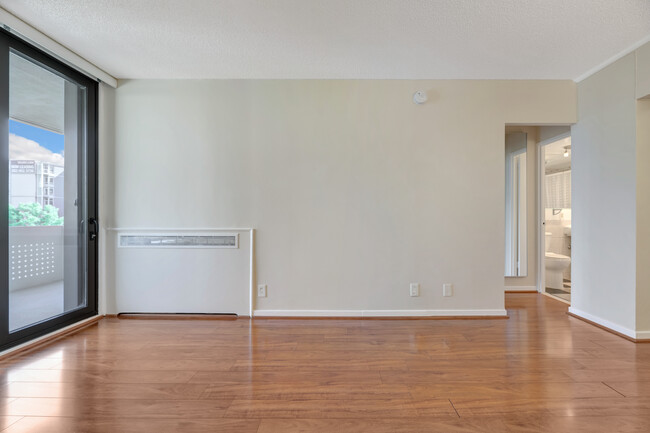Primary Photo - 240 M St SW