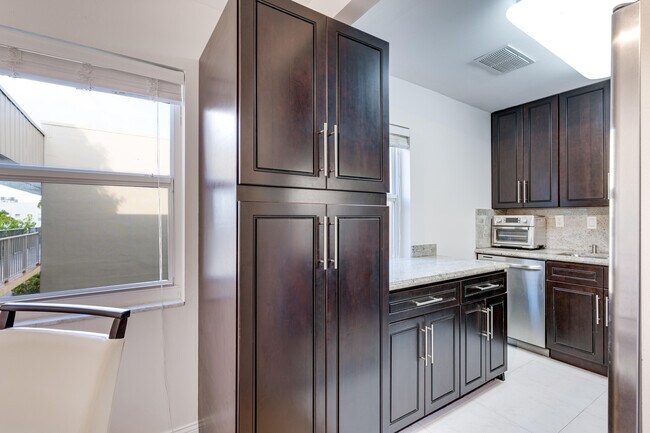 Building Photo - 509 Capri Dr