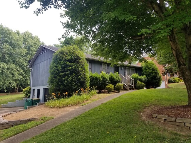 Building Photo - 740 Big Tree Dr