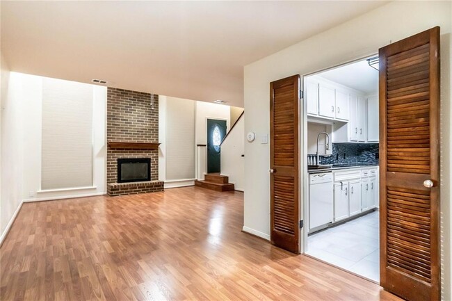 Building Photo - 2833 Panagard Dr