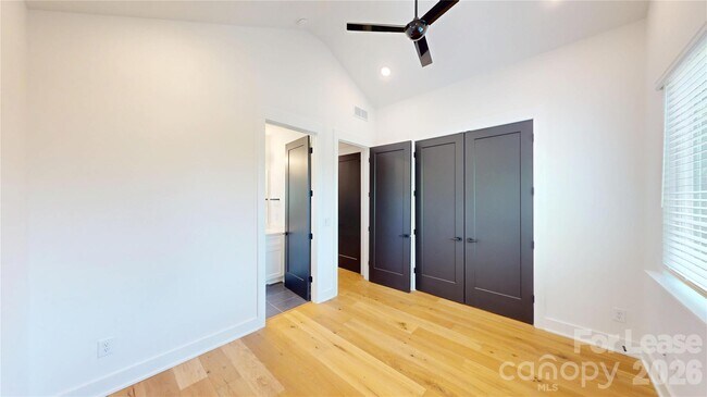 Building Photo - 156 Mattoon St