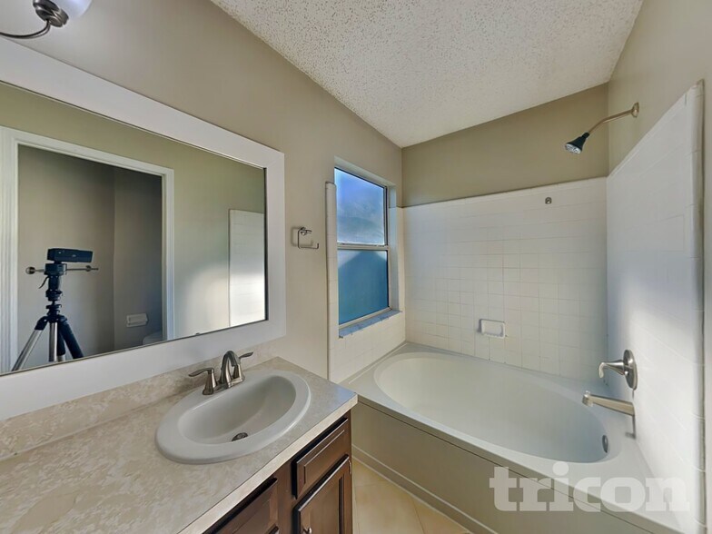 Building Photo - 344 Dijon Dr S