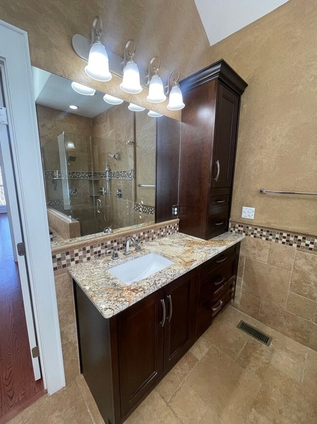 Building Photo - 4 Bedroom Soddy Daisy Rental Property with...