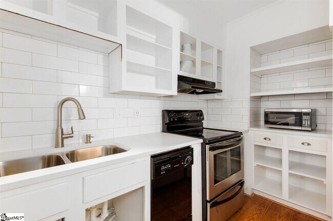 Building Photo - 600 University Ridge
