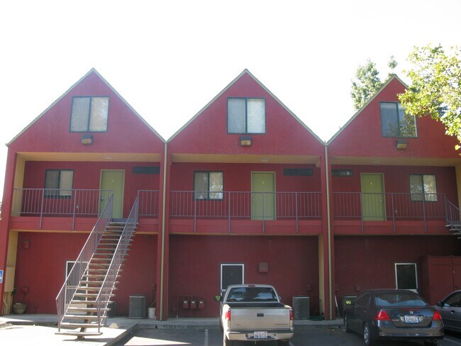 Building Photo - 180 E 9th Ave