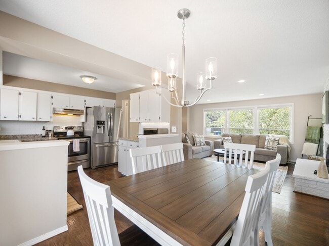 Building Photo - Spacious 4-Bedroom Pet-Friendly Home in North Spokane