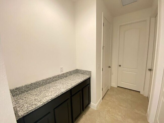 Building Photo - Hanover Lakes-4957 Olivia Court St. Cloud,...