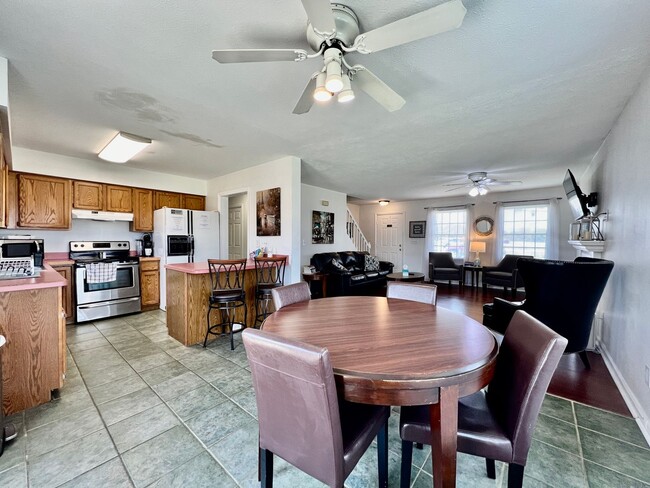 Building Photo - Fully Furnished Rental Property