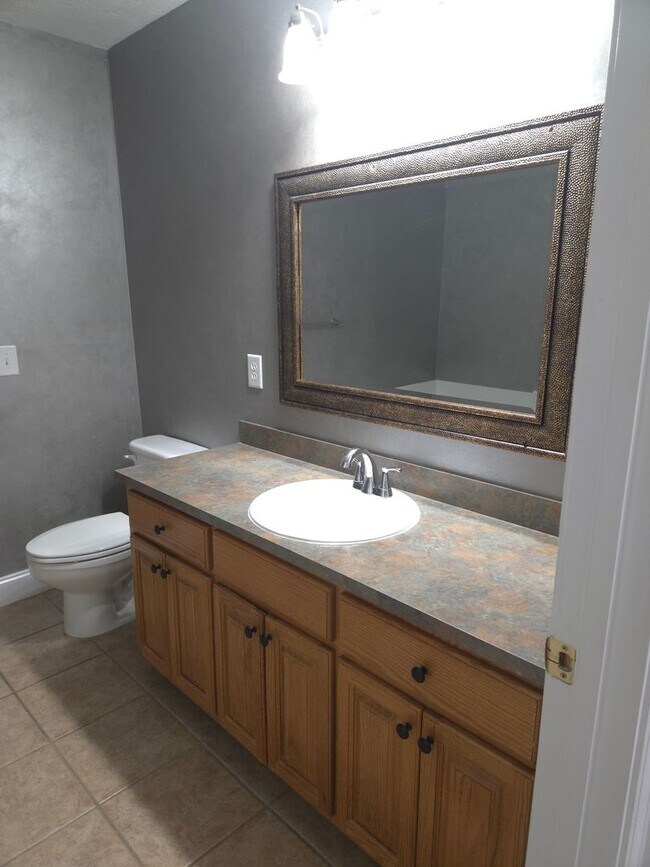 Building Photo - FOR RENT in NORTH COLUMBUS! Available NOW!