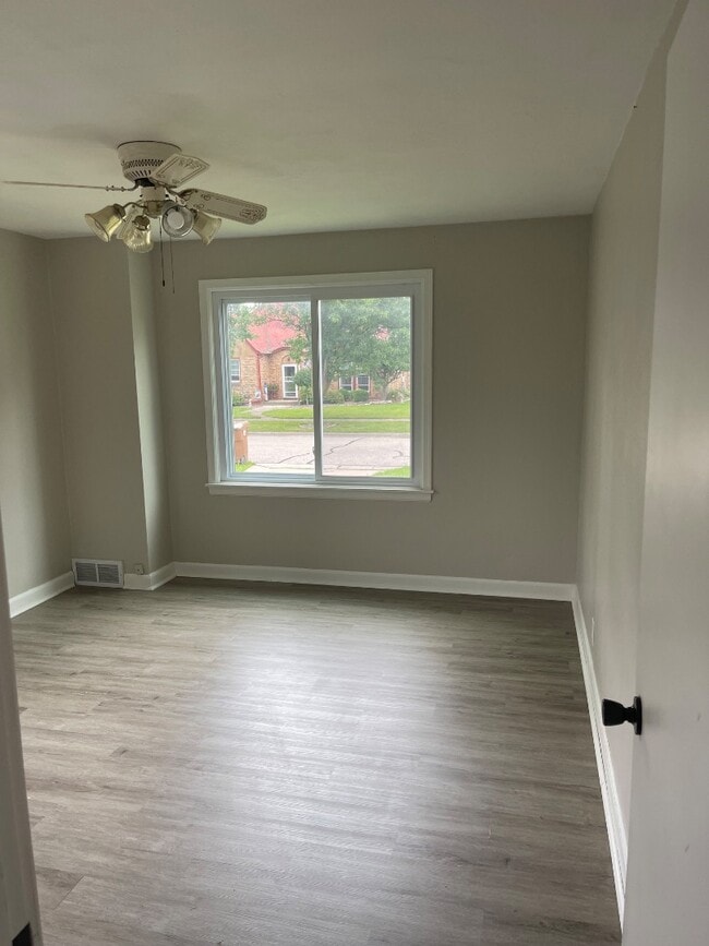 Building Photo - 813 Lincoln St