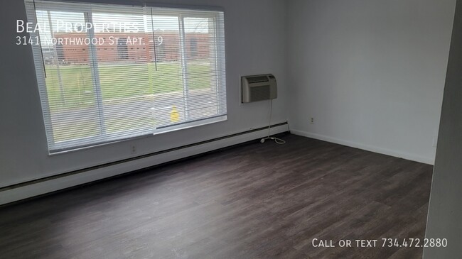 Building Photo - 3141 Northwood Ave