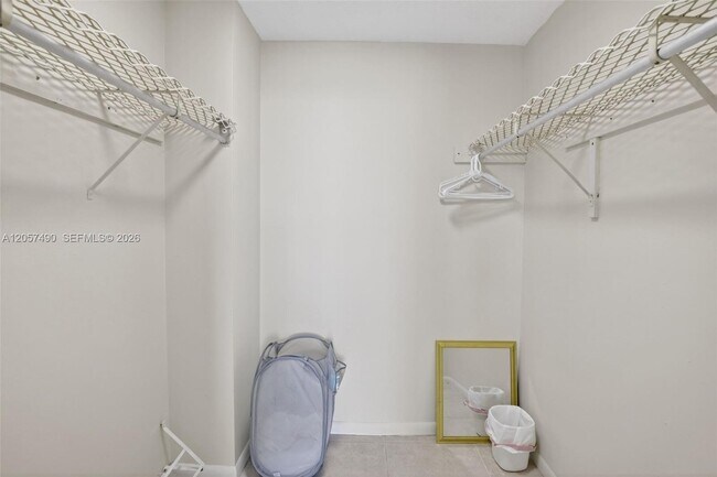 Building Photo - 1817 S Ocean Dr