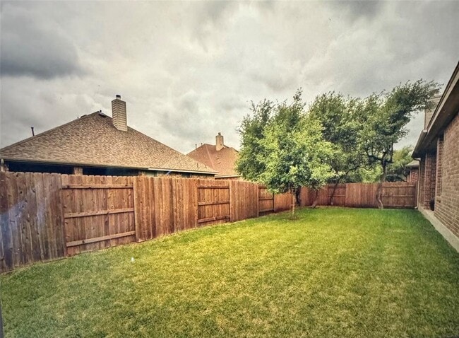 Building Photo - 2414 Sweetwater Ln