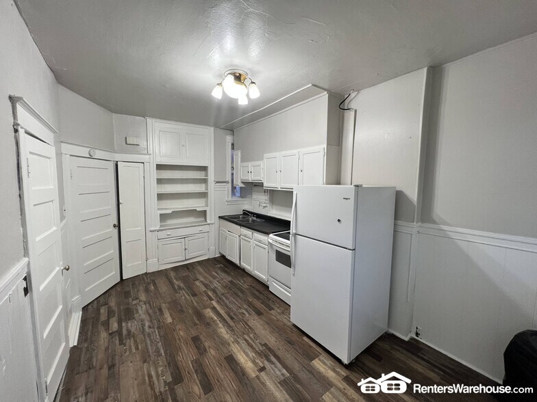 Building Photo - 4223 Red Bud Ave