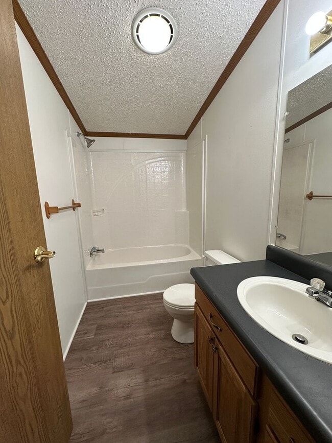 Building Photo - $1,350 / Month | 3 Bed · 2 Bath · 1,375 Sq...