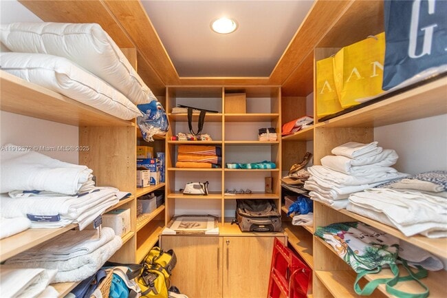 Building Photo - 520 West Ave