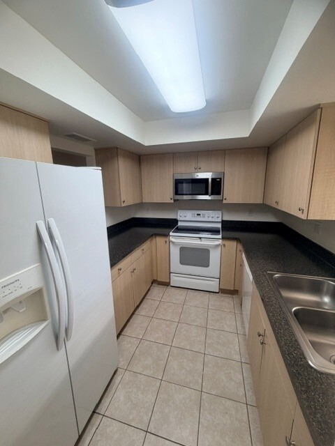 Kitchen - Gemini Apartments
