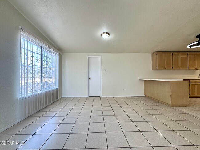 Building Photo - 9928 Acer Ave