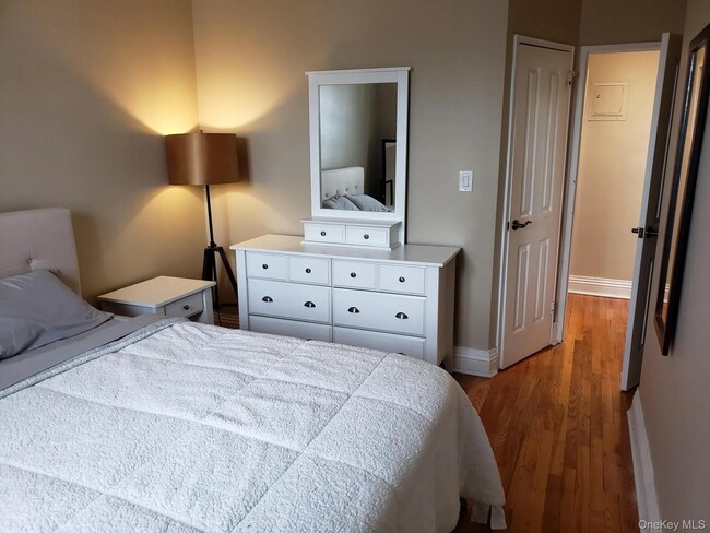 Building Photo - 111 7th St