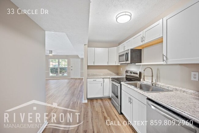 Building Photo - 33 Circle Dr