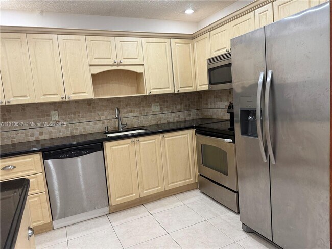 Building Photo - 12810 SW 43rd Dr