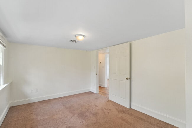 Building Photo - 104 N Layton Ave