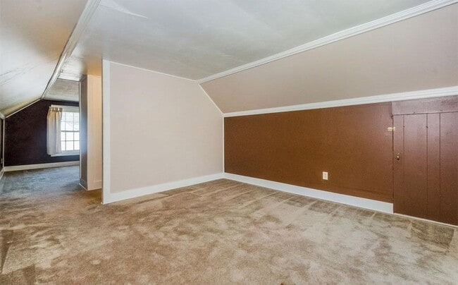 Building Photo - 3 Bedroom/1.5 Bathroom House - Available August 1st, 2025!