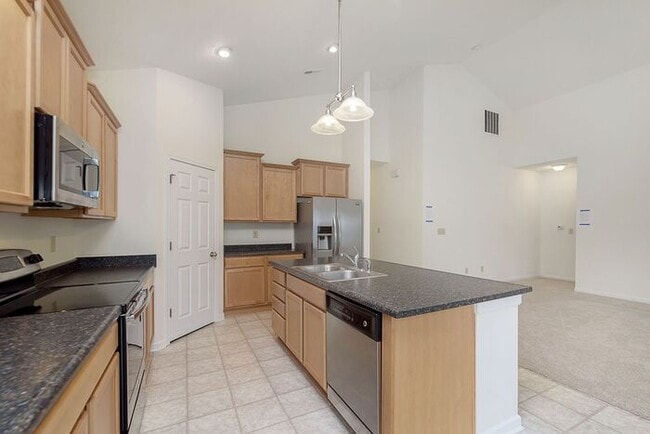 Building Photo - 3 Bedroom 2 Full Bath Ranch in Westfield in Popular Maple Knoll!