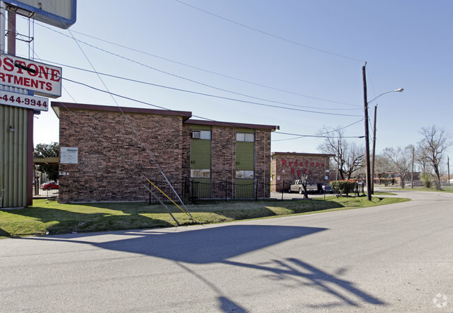 Primary Photo - Redstone Apartments