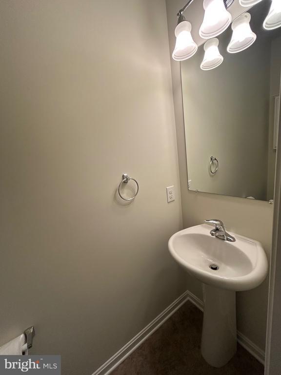 Building Photo - 44 Clement Ct