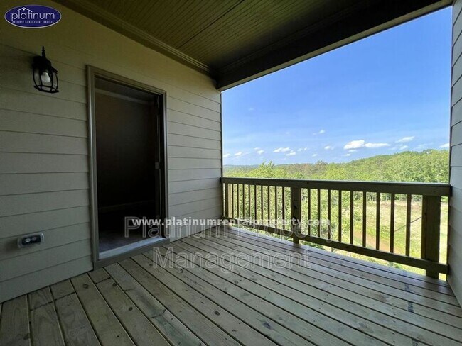 Building Photo - 2360 Manor Pointe Dr