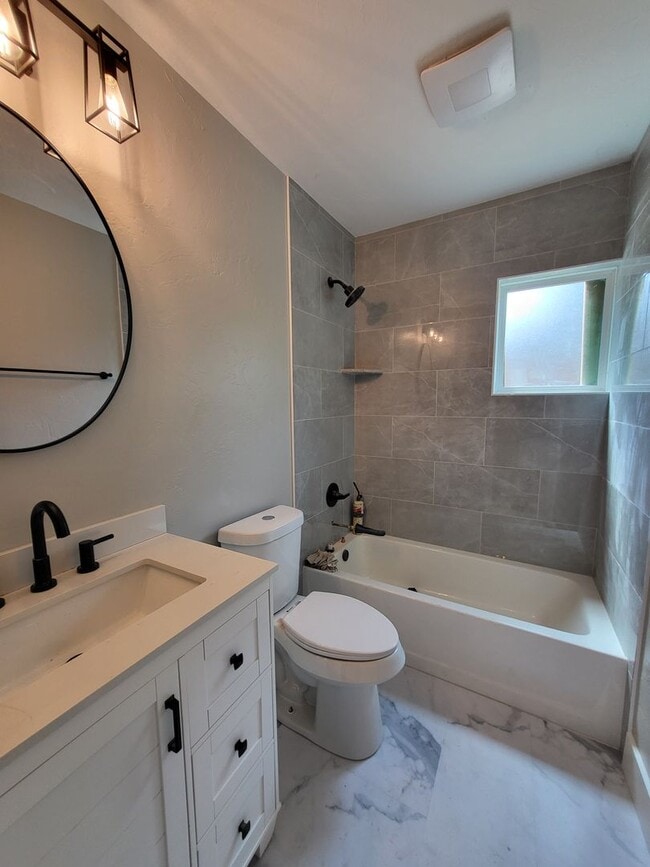 Building Photo - PRELEASING - June 2026 - (3) Bed/(2) Bath ...