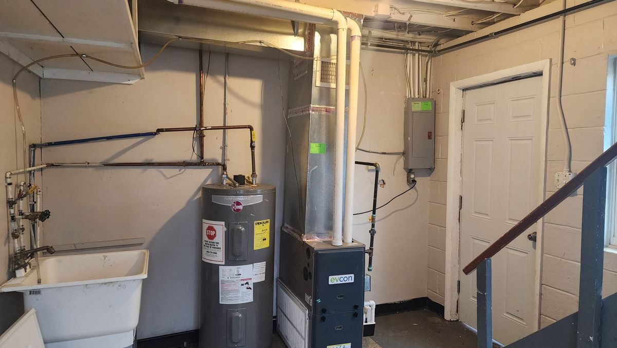 Building Photo - 7542 Meadow Ave