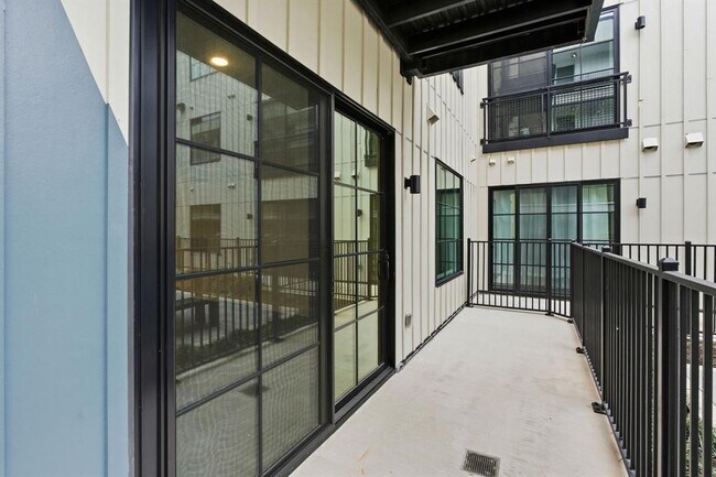 Building Photo - 4315 S Congress Ave